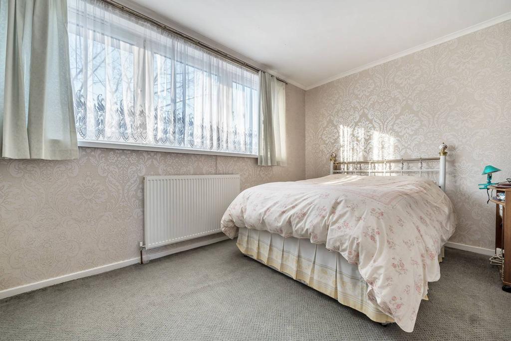 Mandeville Close, Blackheath, London, SE3 2 bed flat for sale £325,000