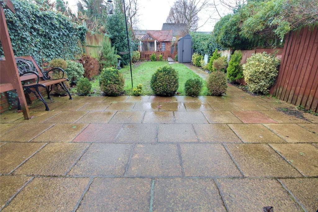 Kenilworth Crescent, Enfield, EN1 3 bed terraced house £1,850 pcm (£