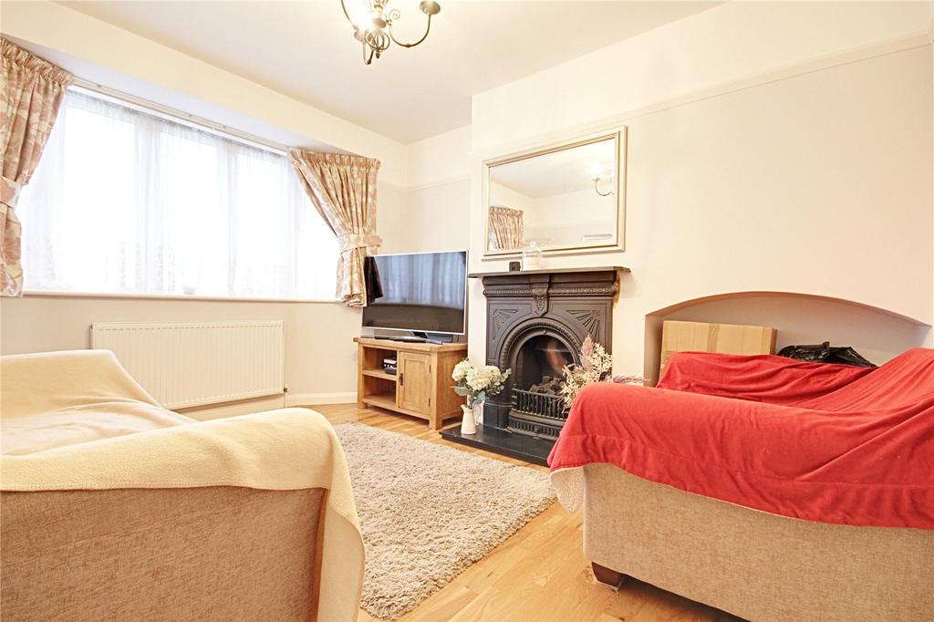 Kenilworth Crescent, Enfield, EN1 3 bed terraced house £1,850 pcm (£427 pw)