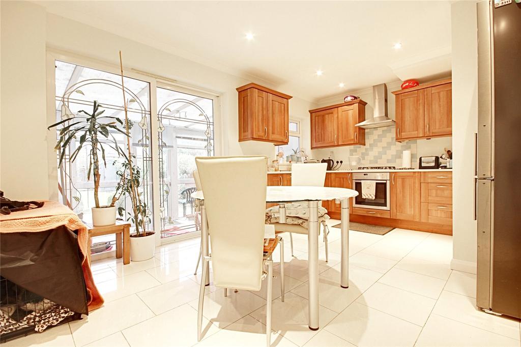 Kenilworth Crescent, Enfield, EN1 3 bed terraced house £1,850 pcm (£427 pw)