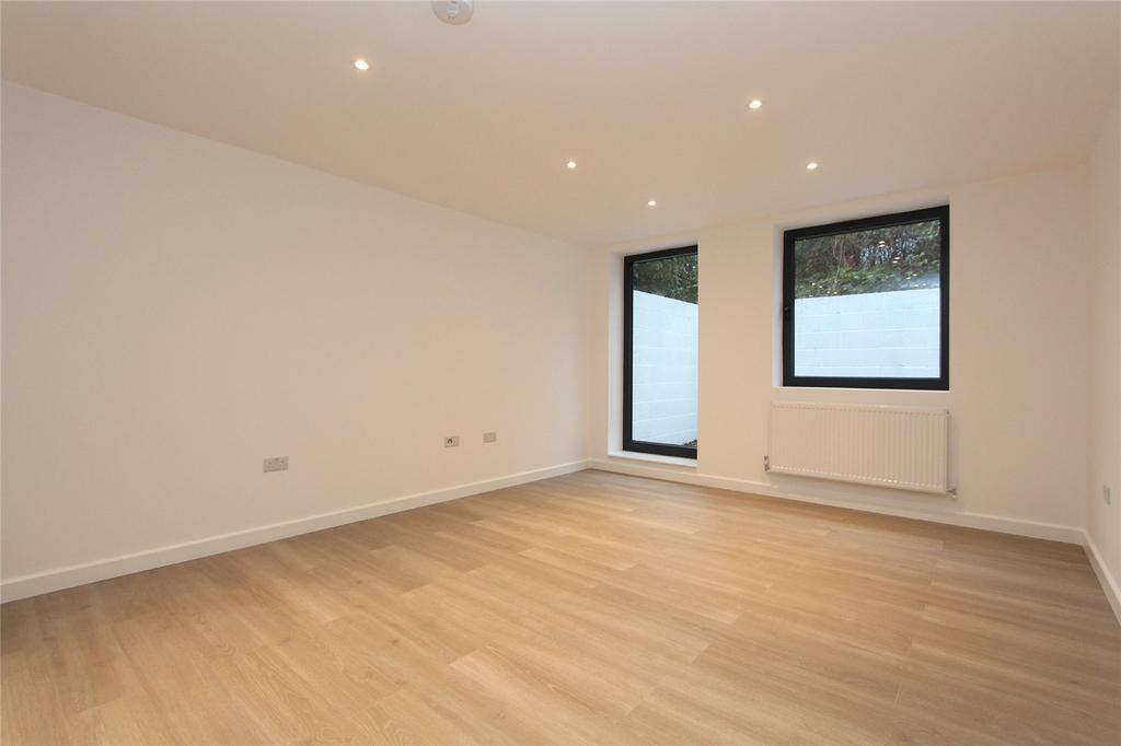 Dwight Road, Watford, Hertfordshire, WD18 2 bed apartment £1,450 pcm