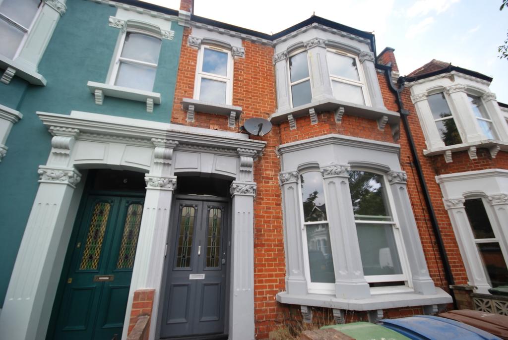 Harlescott Road Peckham SE15 2 bed flat £1,850 pcm (£427 pw)