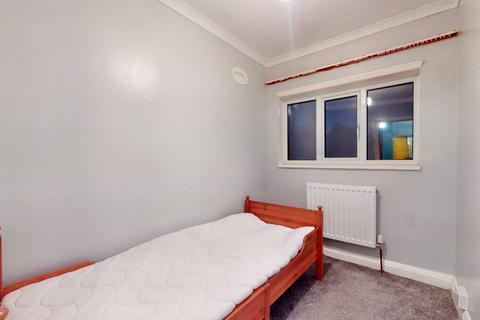 1 bedroom in a house share to rent, Iveagh Avenue, London NW10