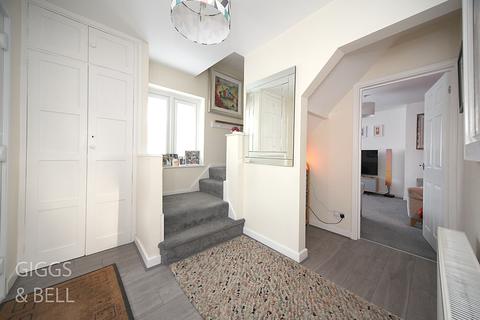 69 Exton Avenue, Luton, LU2 0LH