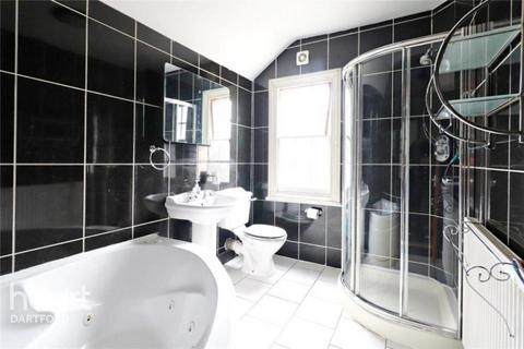 2 bedroom terraced house to rent, Gordon Road, Dartford