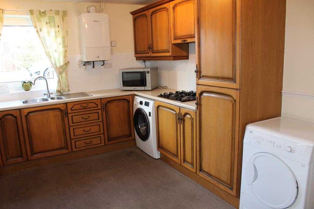 Fitted Kitchen Picture 3