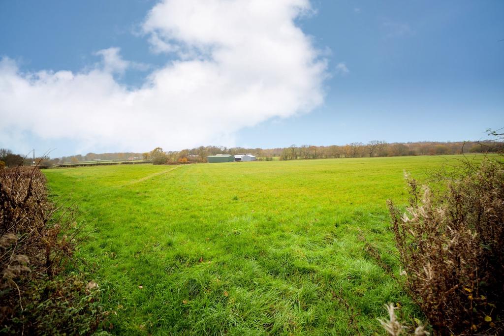 Troutbeck Avenue, NewtonLeWillows, WA12 9HF 3 bed bungalow £260,000