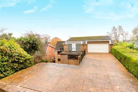 4 bedroom detached house to rent, The Warren, Caversham, Berkshire, RG4