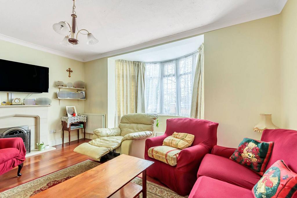 Norbury Hill, Norbury, London, SW16 6 bed detached house £1,250,000