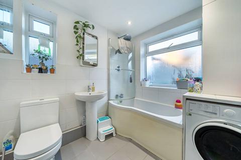 16 Bishops Park Road, London, SW16 5TT
