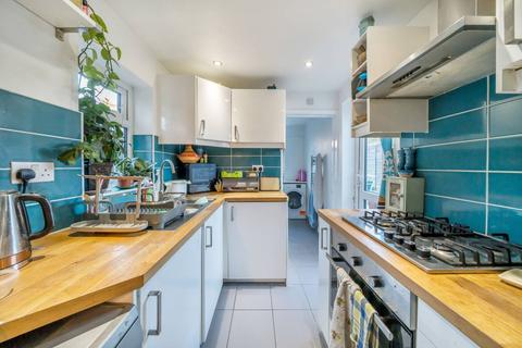 16 Bishops Park Road, London, SW16 5TT