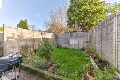 16 Bishops Park Road, London, SW16 5TT