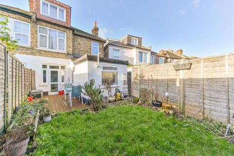 16 Bishops Park Road, London, SW16 5TT