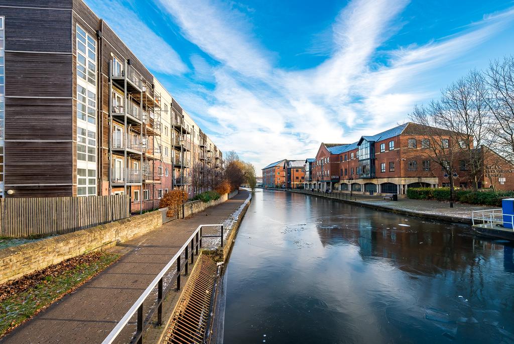 Heritage Way, Wigan, WN3 2 bed flat £65,000