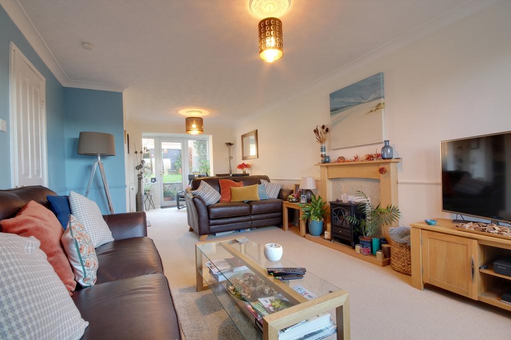 Milford On Sea, Lymington, Hampshire, SO41 3 bed detached house to rent