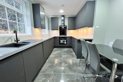 120 Doddsfield Road, Slough, SL2 2AJ