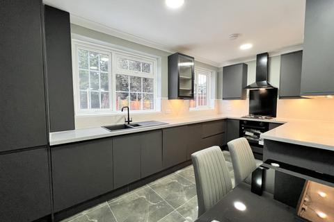 120 Doddsfield Road, Slough, SL2 2AJ