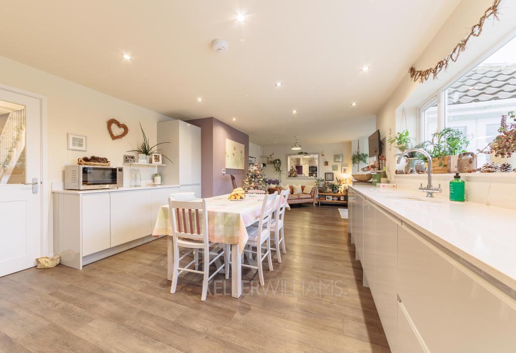 Ashley Lane, Northampton, Northamptonshire 3 bed detached house for