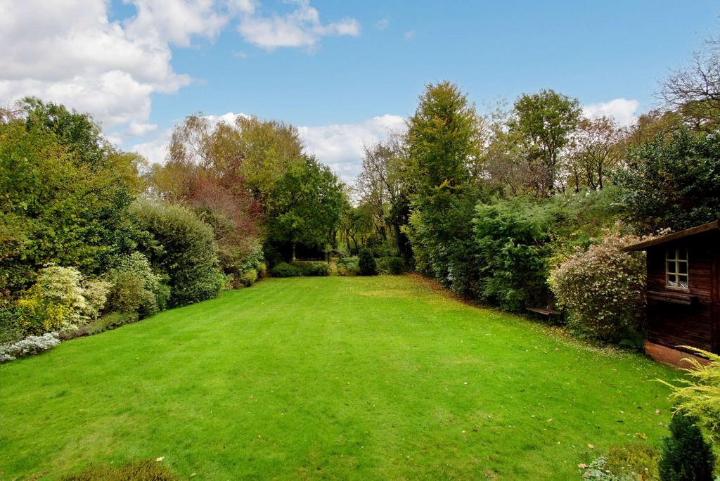 Waxwell Lane, Pinner, HA5 4 bed detached house £1,750,000