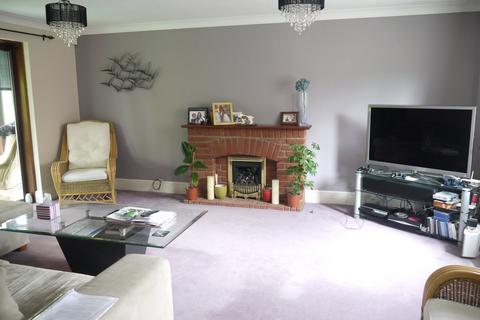 3 bedroom detached house to rent, Brackens Drive, Brentwood