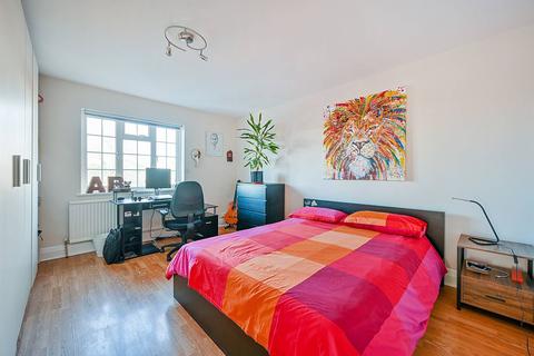 4 Bruton Way, London, W13 0BY