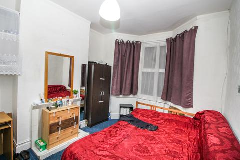 106 Gloucester Road, London, E17 6AF