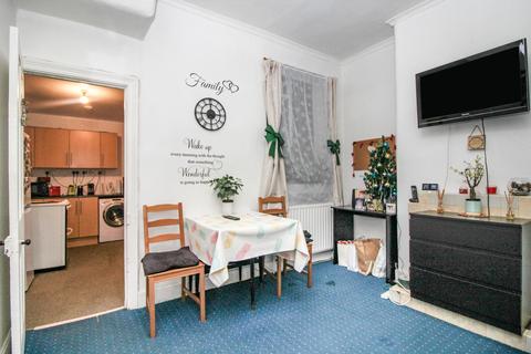 106 Gloucester Road, London, E17 6AF