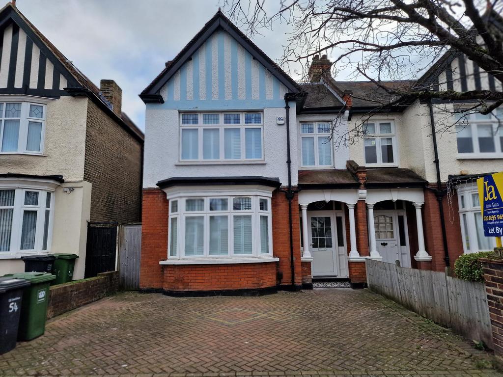 Bellingham Road, Catford, London, SE6 4 bed semidetached house £