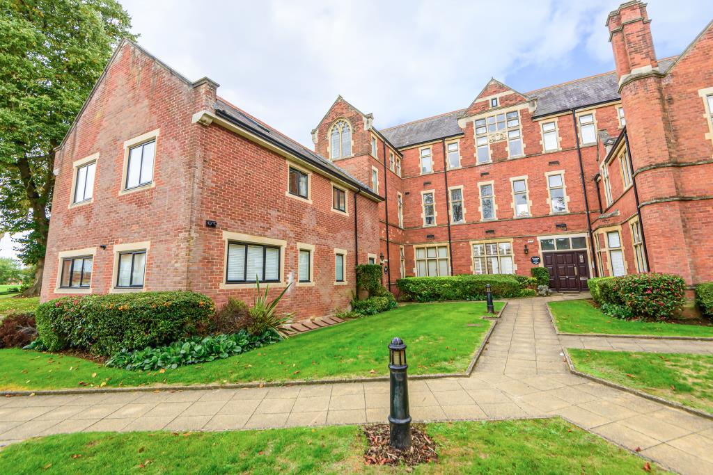 King Edward Place, Bushey, WD23 3 bed apartment - £2,850 pcm (£658 pw)