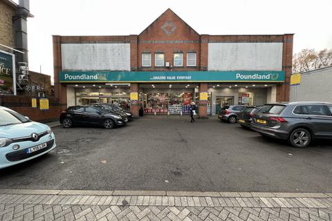 Retail property (high street) to rent - Worcester Park, KT4