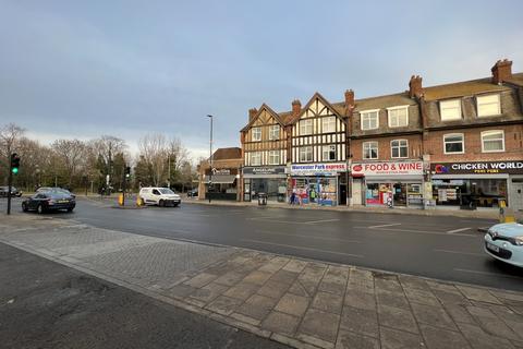 Retail property (high street) to rent - Worcester Park, KT4