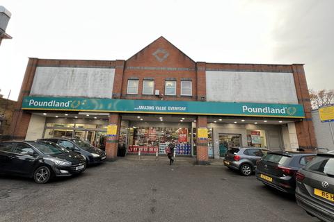 Retail property (high street) to rent - Worcester Park, KT4