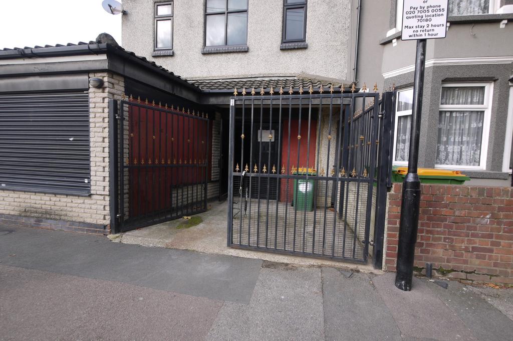 Neville Road, London, E7 Property £7,917 pcm (£1,827 pw)