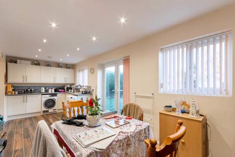 5 Grange Road, Woodlands, Doncaster, DN6 7PT