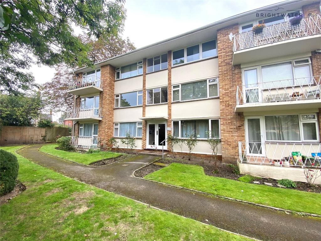 Bickerley Gardens, Ringwood... 2 bed apartment £900 pcm (£208 pw)