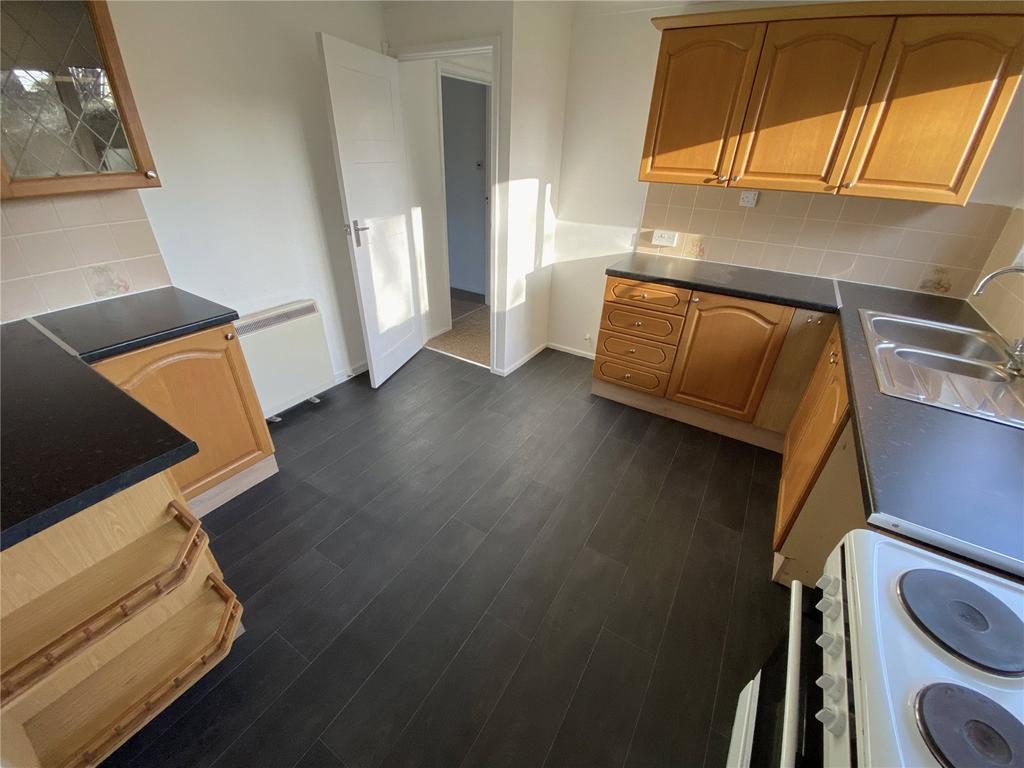 Bickerley Gardens, Ringwood... 2 bed apartment £900 pcm (£208 pw)