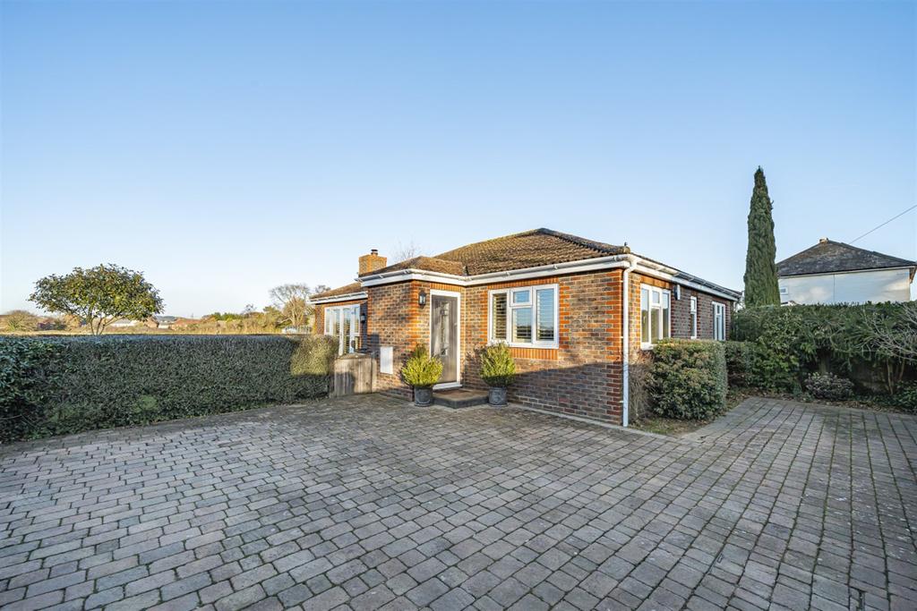 Main Road, Nutbourne, Nutbourne, PO18 3 bed detached bungalow £695,000