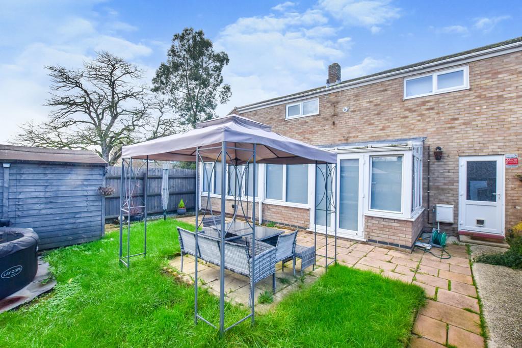 Shelley Avenue, Great Cornard, CO10 0DU 4 bed terraced house £230,000