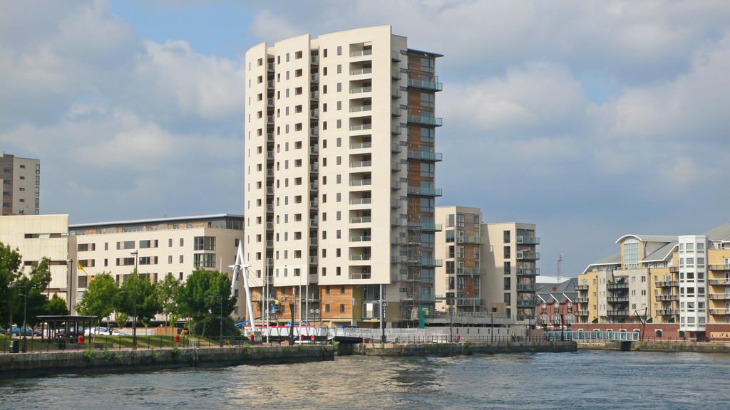 Vega House, Celestia, Cardiff Bay 2 bed apartment £1,300 pcm (£300 pw)