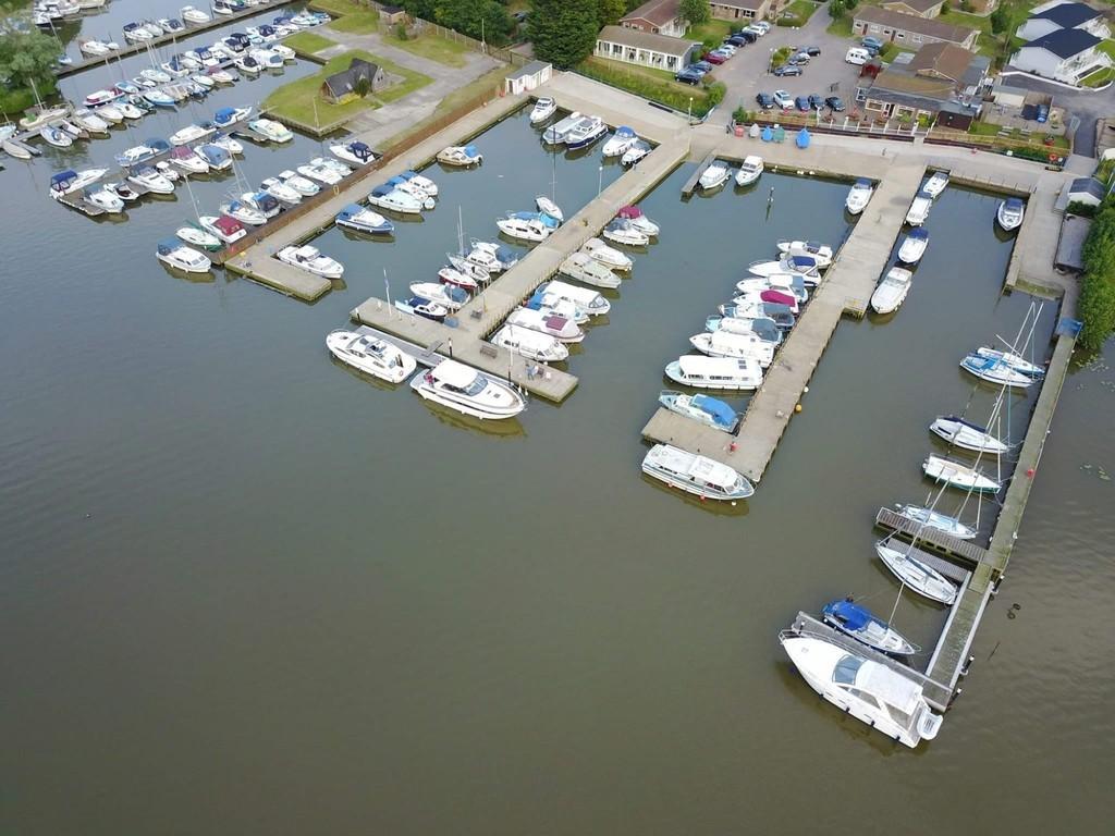 Broadlands Holiday Park and Marina, Marsh Road, Oulton Broad 2 bed park