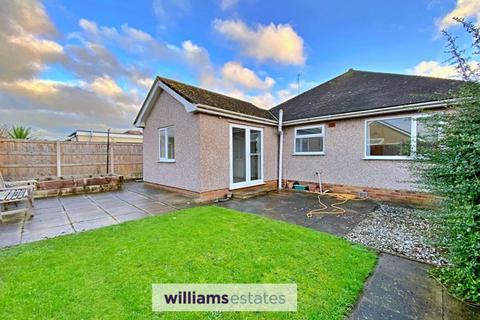 3 bedroom detached bungalow for sale - Highlands Road, Rhuddlan