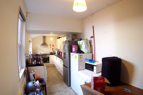 28 Brudenell Mount, Leeds, LS6 1HT