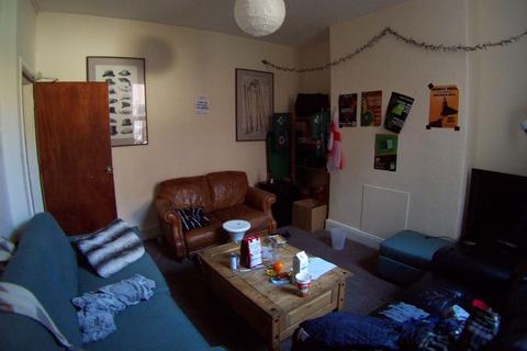 28 Brudenell Mount, Leeds, LS6 1HT
