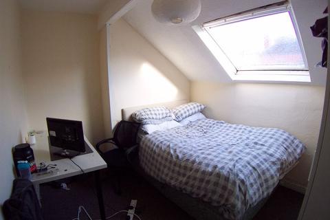 28 Brudenell Mount, Leeds, LS6 1HT