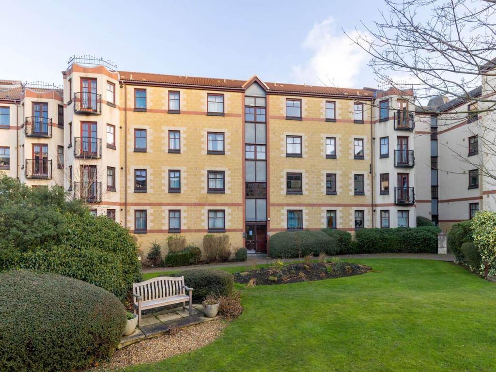 West Bryson Road, Polwarth, Edinburgh 2 bed flat £975 pcm (£225 pw)