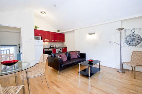 2 bedroom apartment to rent, Silver Place, W1F