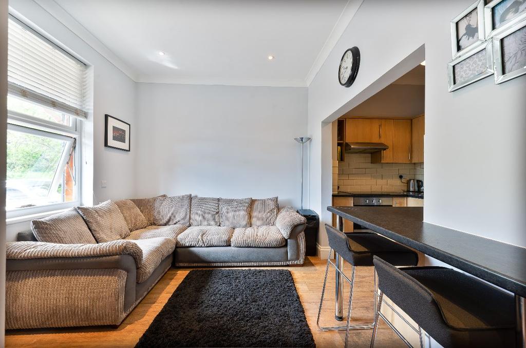 Flat, Mid Street, South Nutfield, Redhill 1 bed apartment £210,000