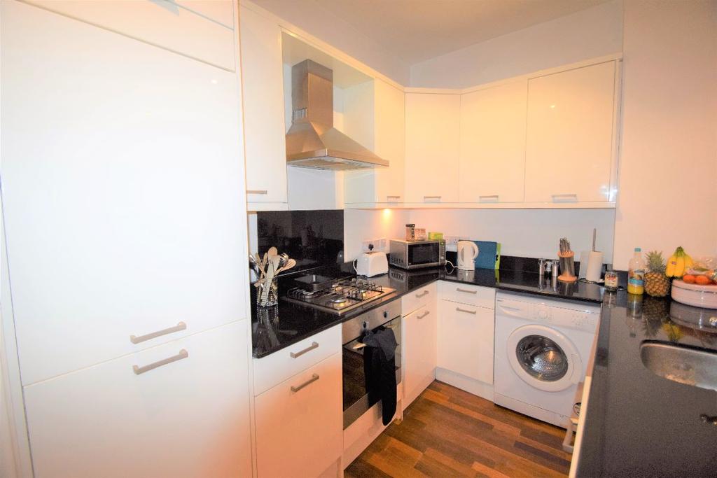 elmbourne-road-london-sw17-2-bed-flat-2-749-pcm-634-pw