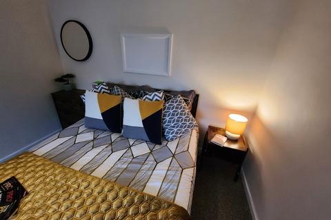 4 bedroom house share to rent, Stafford Avenue