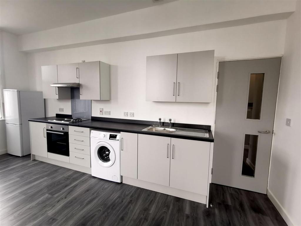 Cape Hill, Smethwick 2 bed apartment £795 pcm (£183 pw)